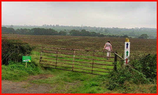 The '1 mile to go' sign as we turned off the road after leaving Goadby Marwood .