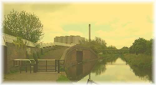 One of the bridges that the towpath went over. In the past the canal<br /> would have had access canal underneath the bridge to local industry.